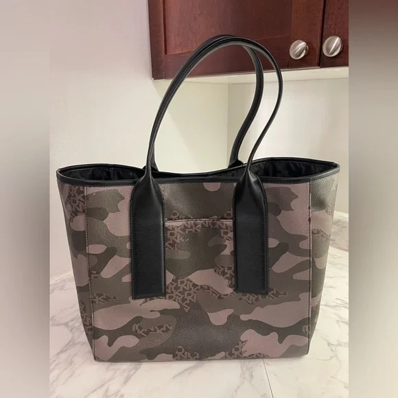 DKNY ARMY CAMO TOTE BAG - Picture 2 of 14
